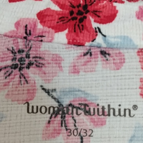 Beautiful Red Floral Button-down Blouse Size 30/32 - Picture 5 of 7